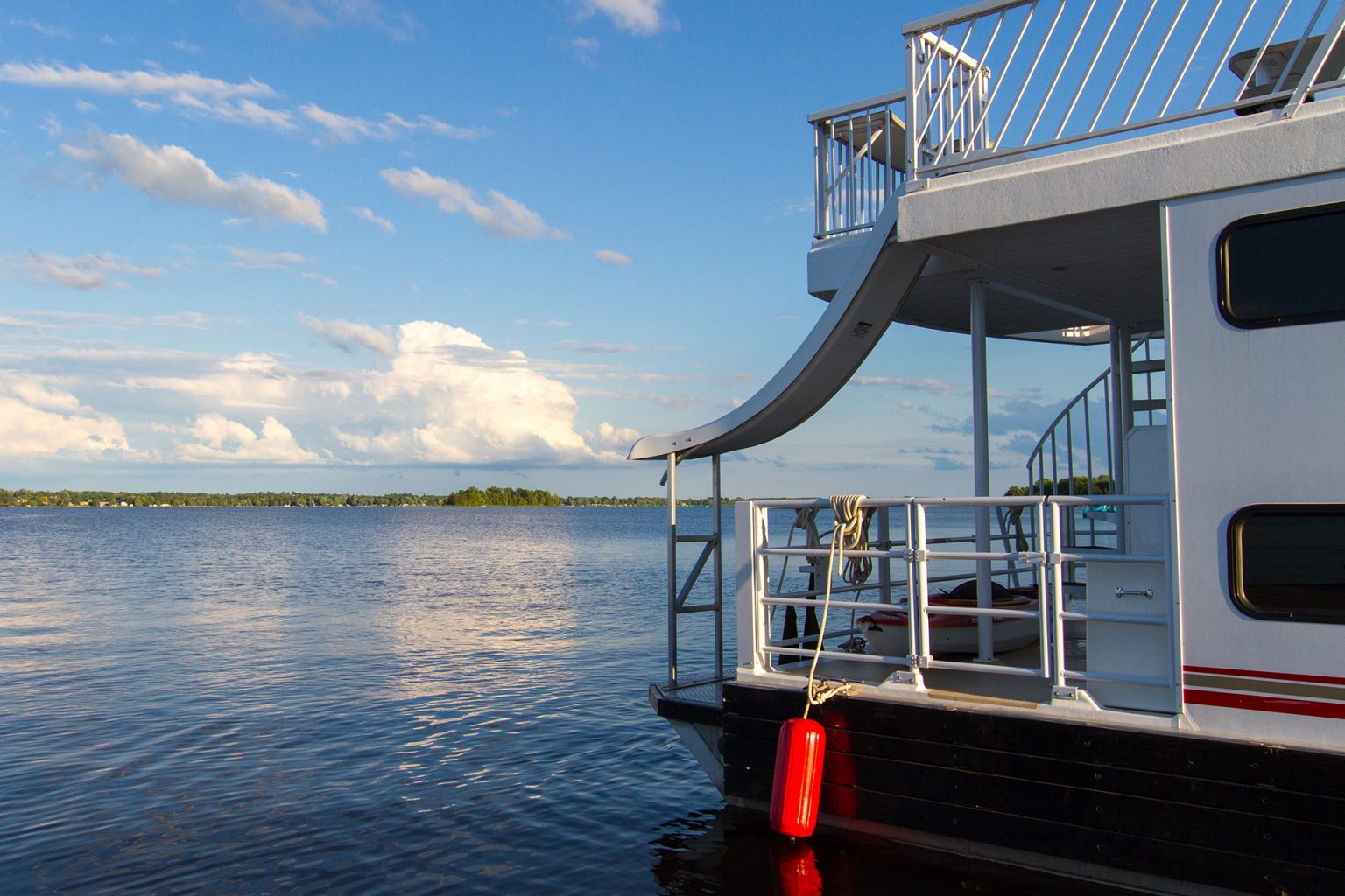 Exploring the TrentSevern Waterway by Houseboat