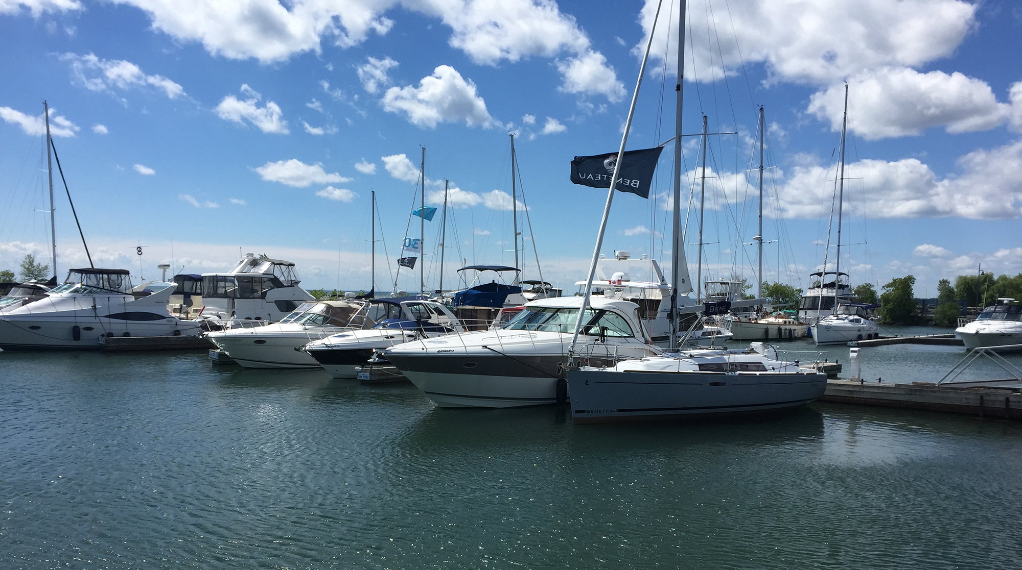 docking a sailboat in wind