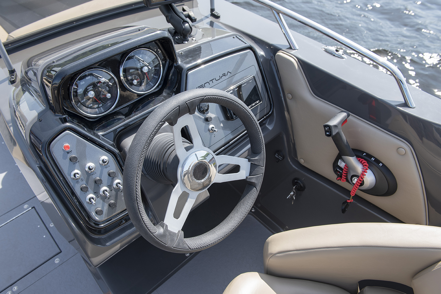 Ventura 224 Deck Boat - Power Boating Magazine