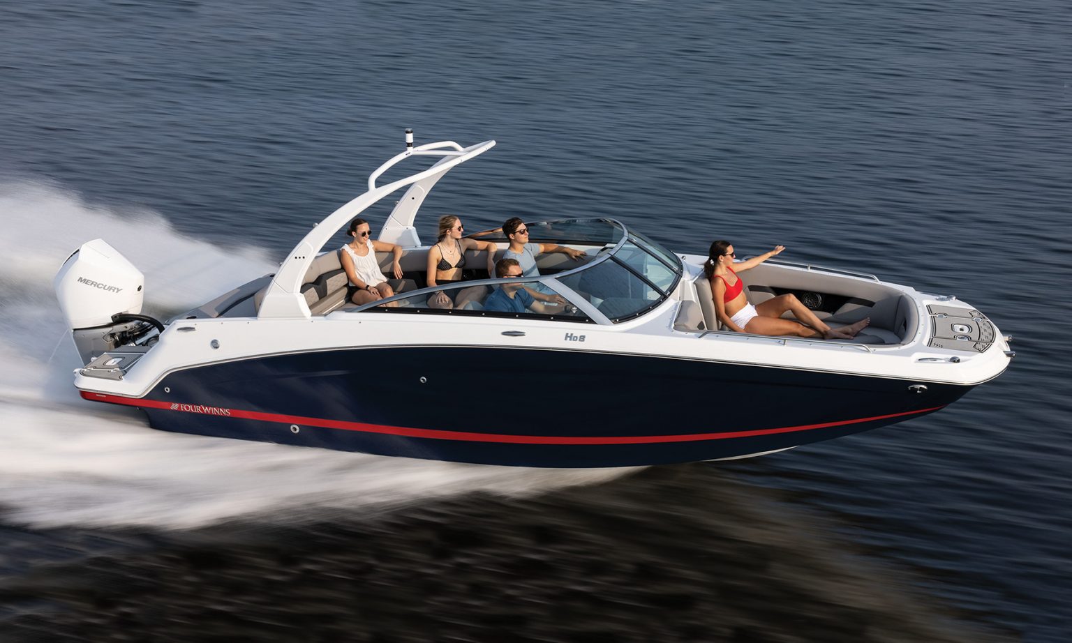 2022 Four Winns HD8 - Power Boating Magazine