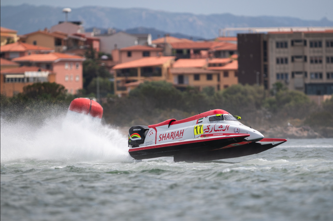 Rusty Wyatt racing around the track in his F1 Powerboat.