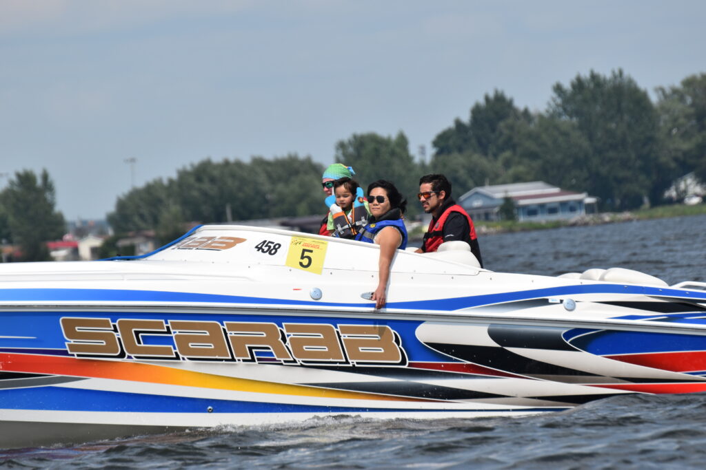 Mike Gurnsey and family in his 33' Scarab along with Mercury's Andres Ruiz Nunez.